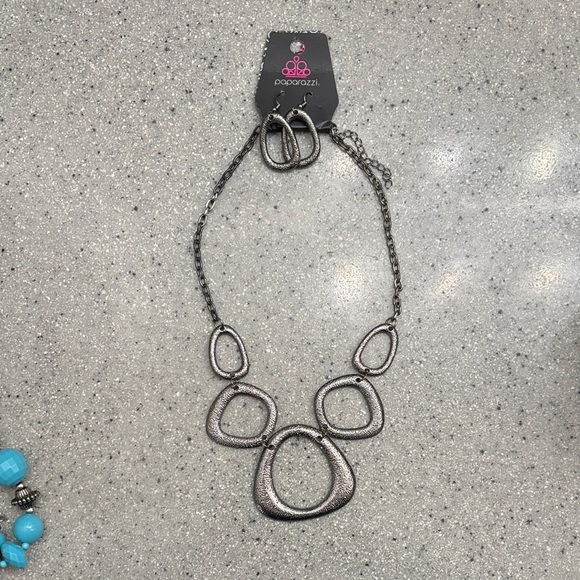 Paparazzi Silver Geometric Necklace Set - Picture 1 of 2